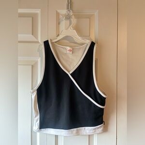 Black and White Sleeveless Sports Bra Crop Top